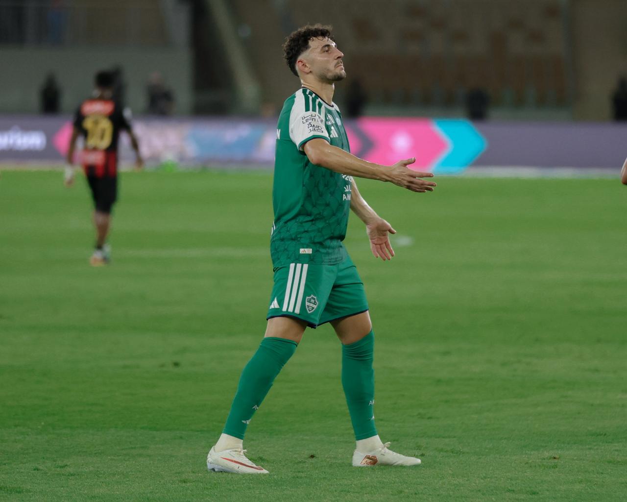 الأهلي يكتسح الرياض بخماسية..صور