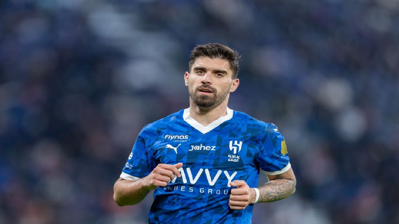 جماهير الهلال تعتزم ترديد اسم نيفيز في الدقيقة 8 دعمًا له بعد غد