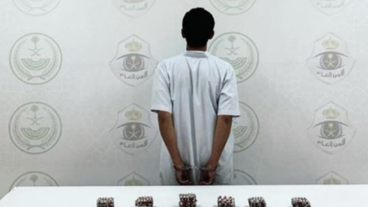 ضبط مواطنا لترويجه 2681 قرصا طبيا ببيشة