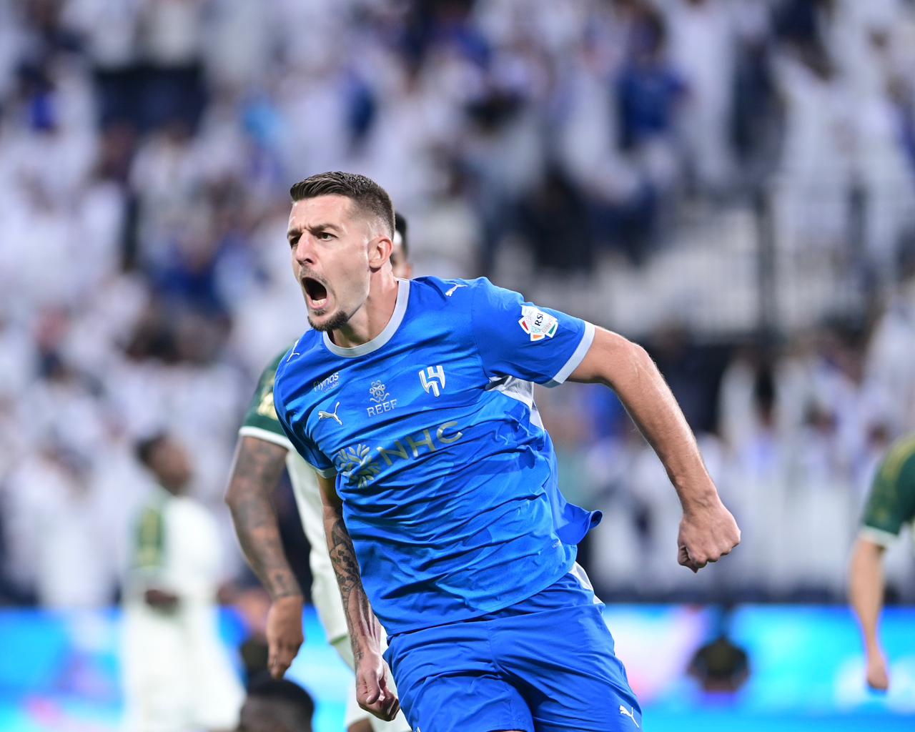الهلال يضرب الأهلي بثلاثية..صور