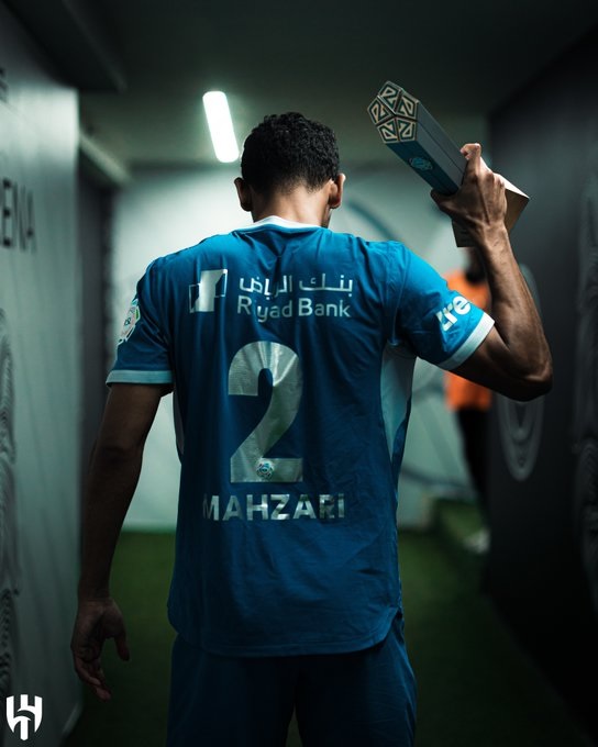 محزري يحصد جائزة رجل مباراة الهلال والشباب