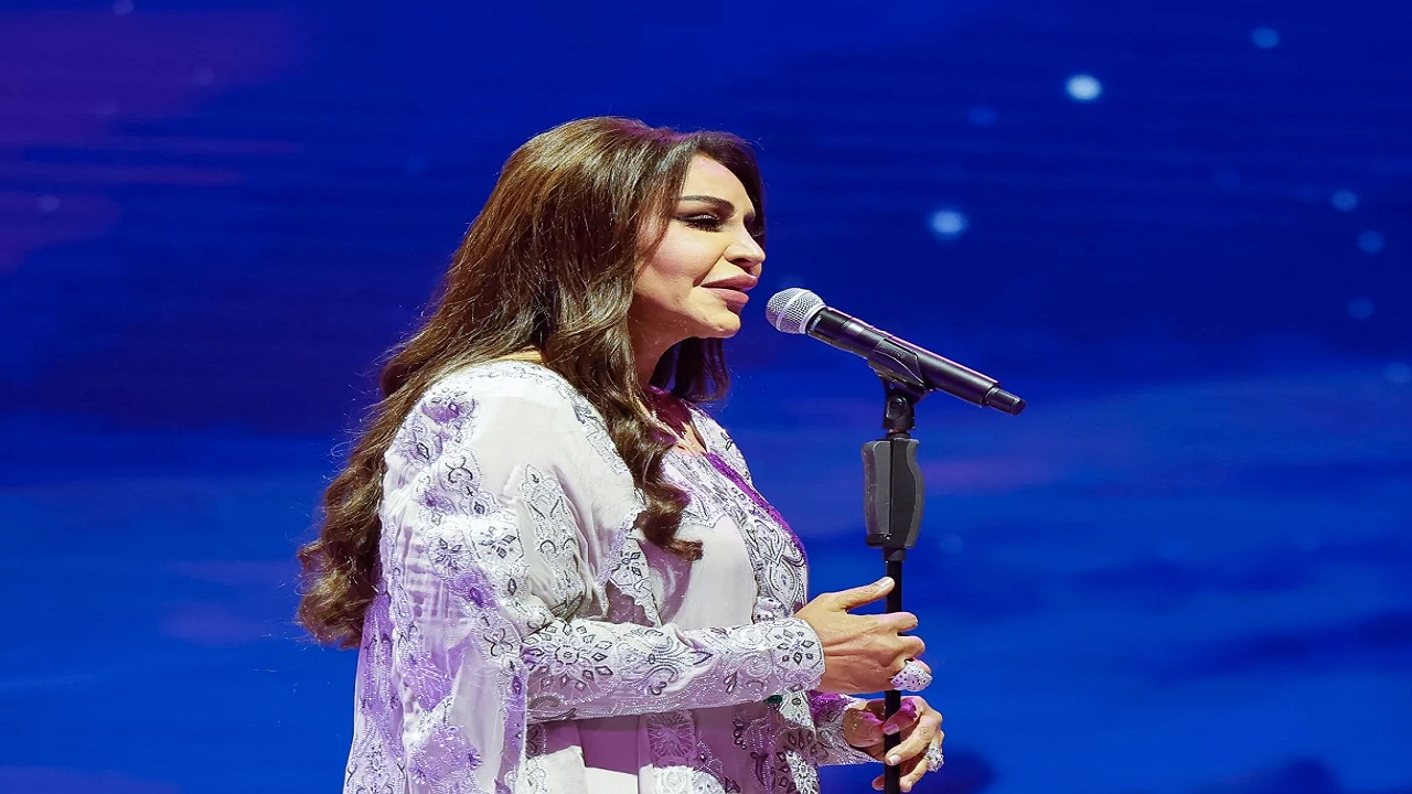 الفنانة أحلام تظهر بدون فلاتر في قمة الإعلام العربي 20.. فيديو