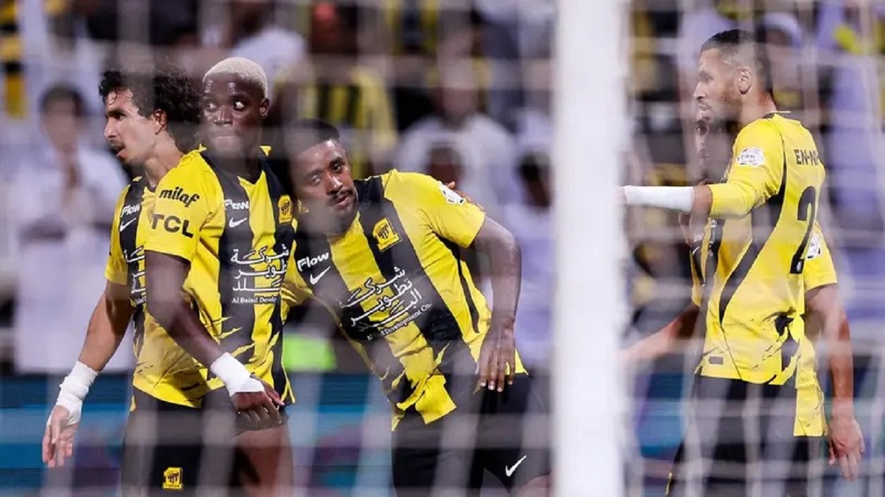 الفراج يتغنى بالاتحاد: السالفة ماهي بس كورة.. عشرة عمر.. فيديو