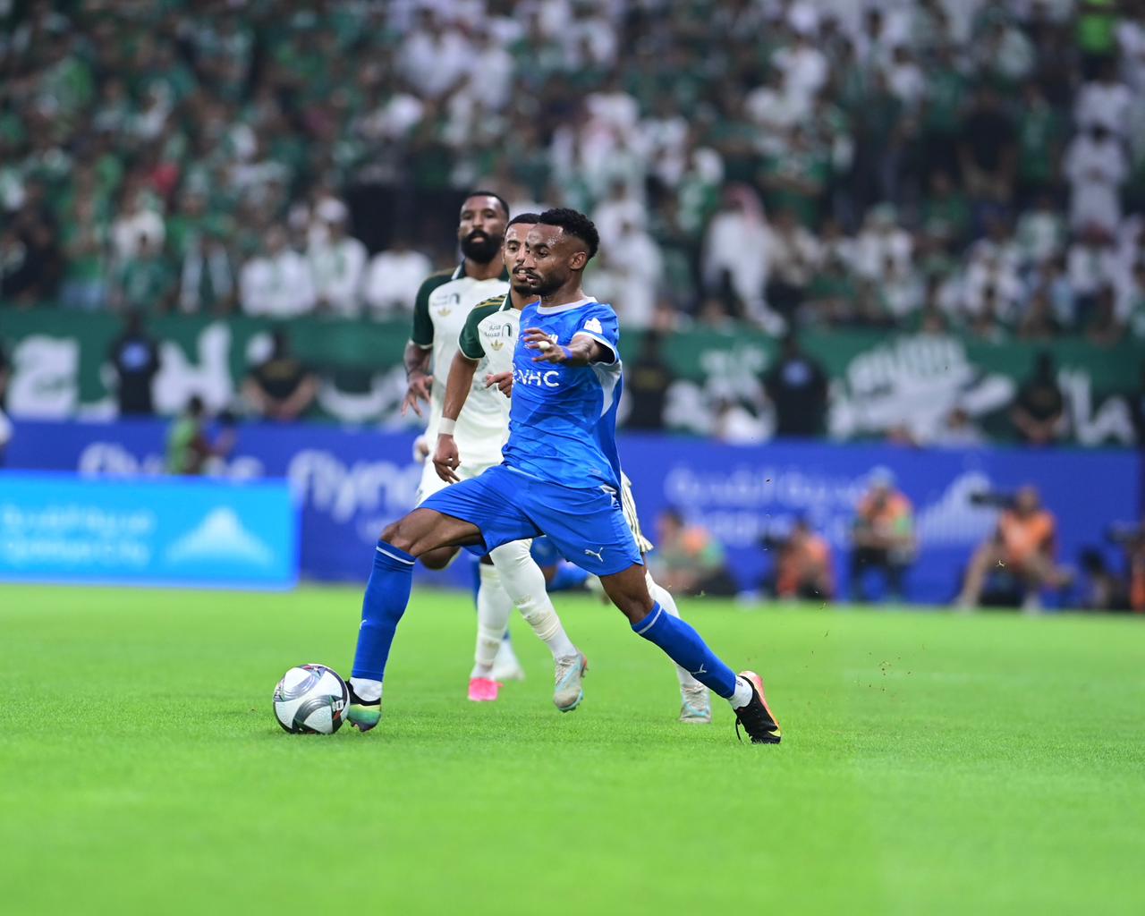 الهلال يضرب الأهلي بثلاثية..صور