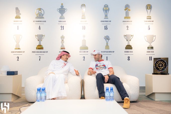 بشار عبدالله يزور مقر الهلال الجديد .. صور