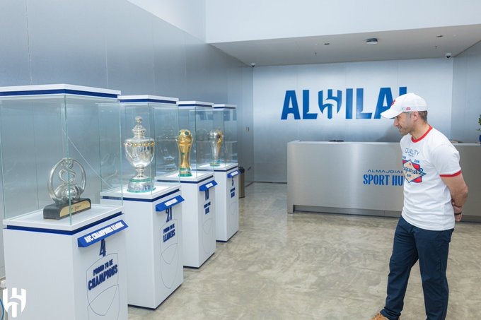 بشار عبدالله يزور مقر الهلال الجديد .. صور