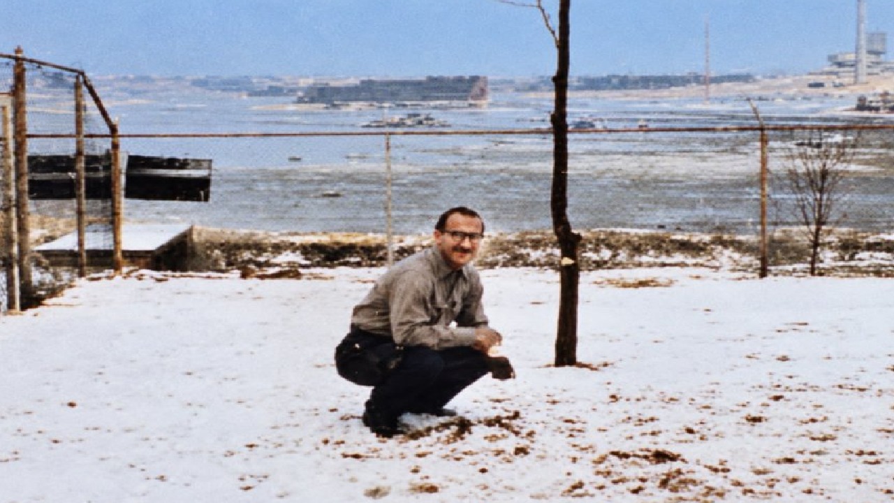 صور تاريخية نادرة توثق تساقط الثلوج على مرافق شركة التابلاين في عام 1959م