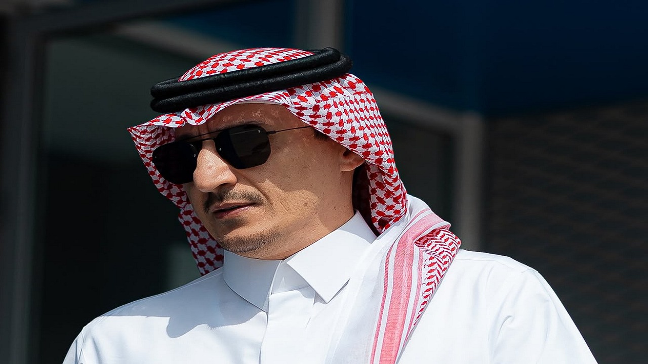 نواف التمياط يترأس بعثة الهلال المغادرة براً إلى الدوحة لمواجهة السد القطري.. صور