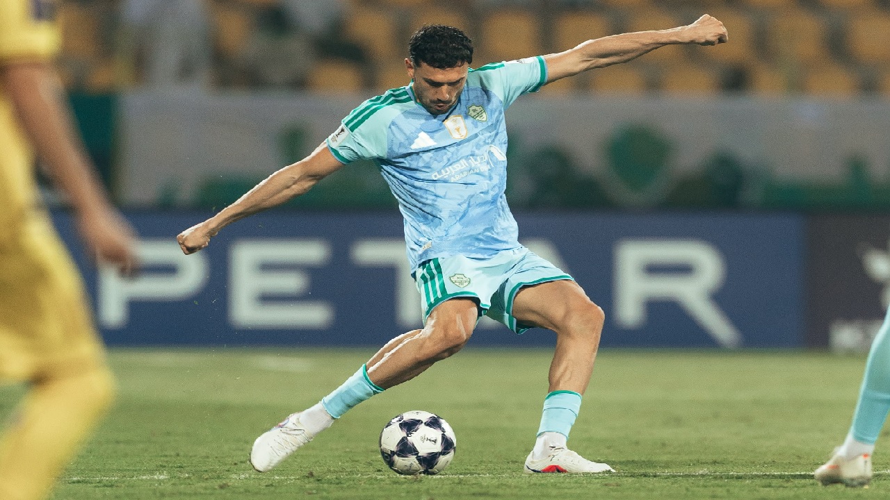 الأهلي يحسم مواجهة الوصل بثلاثية