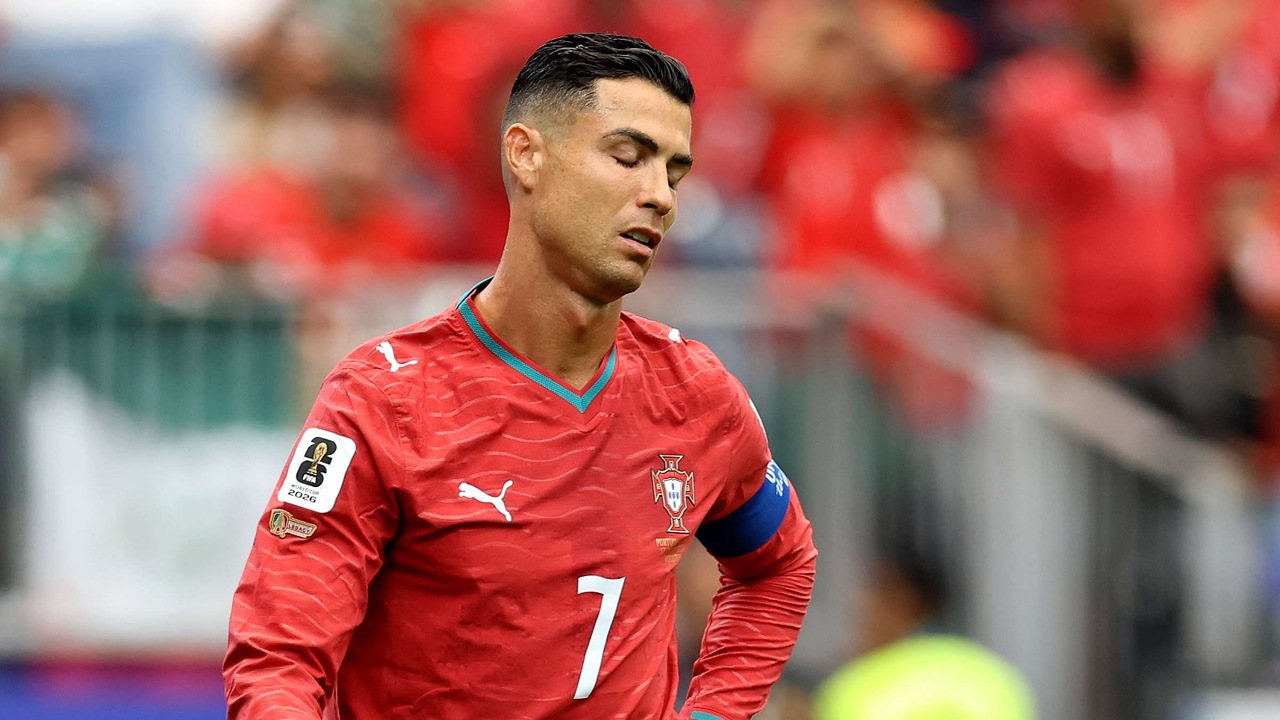 الاتحاد البرتغالي يفرض عقوبة الإيقاف والغرامة على رونالدو
