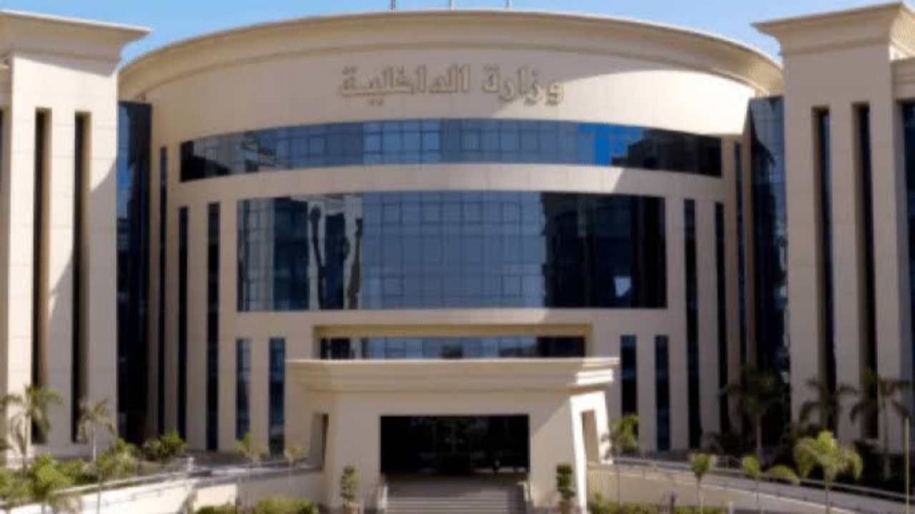 ضبط صانعة محتوى لنشرها مقاطع خادشة للحياء بالقاهرة