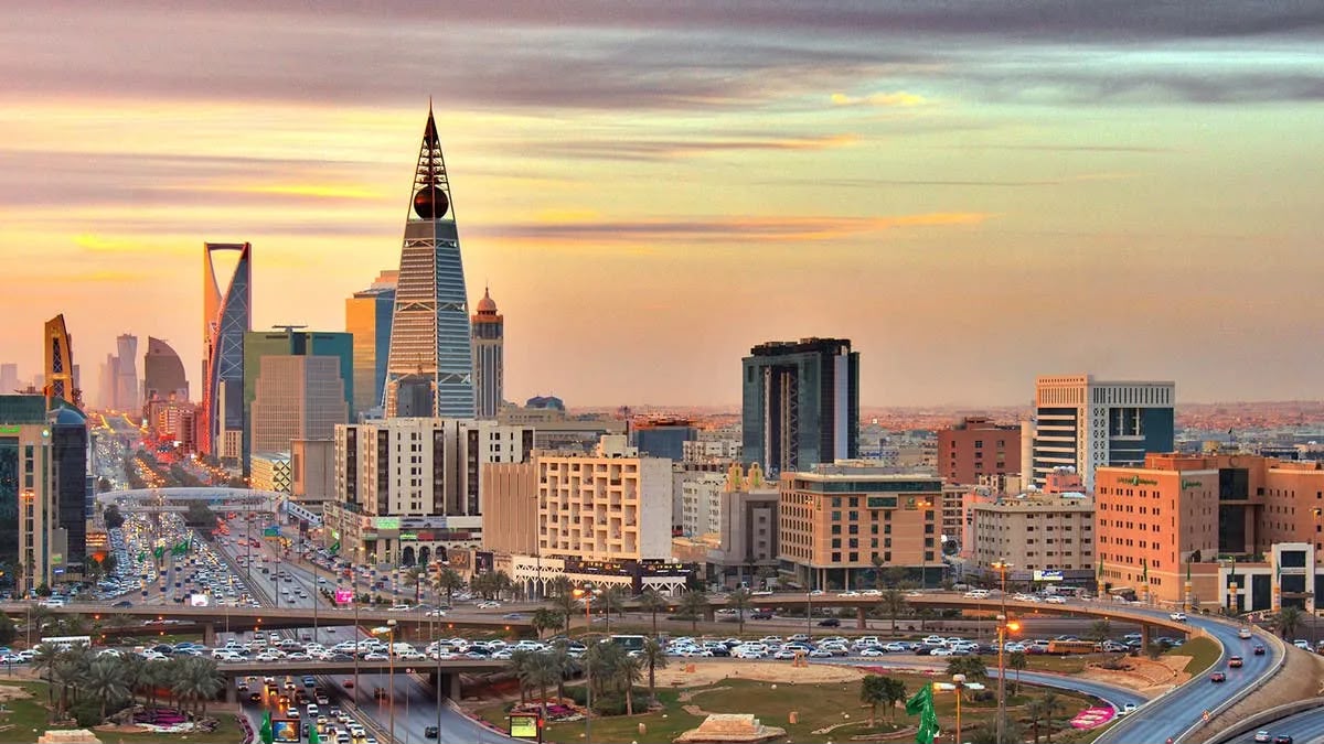 أمير الرياض يسلم الدفعة الأولى من الأراضي لمستفيدي برنامج التوازن العقاري