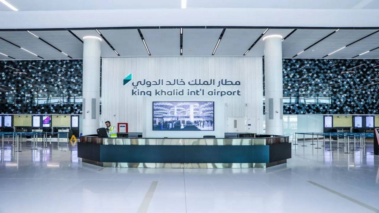 تمديد تعليق العمليات التشغيلية في مطار الملك خالد