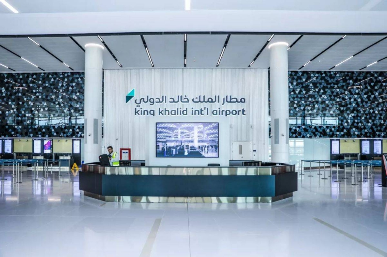 تمديد تعليق العمليات التشغيلية في مطار الملك خالد