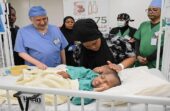بدء عملية فصل التوأم الملتصق التنزاني “لايتيينس ولوفنس” في الرياض.. صور