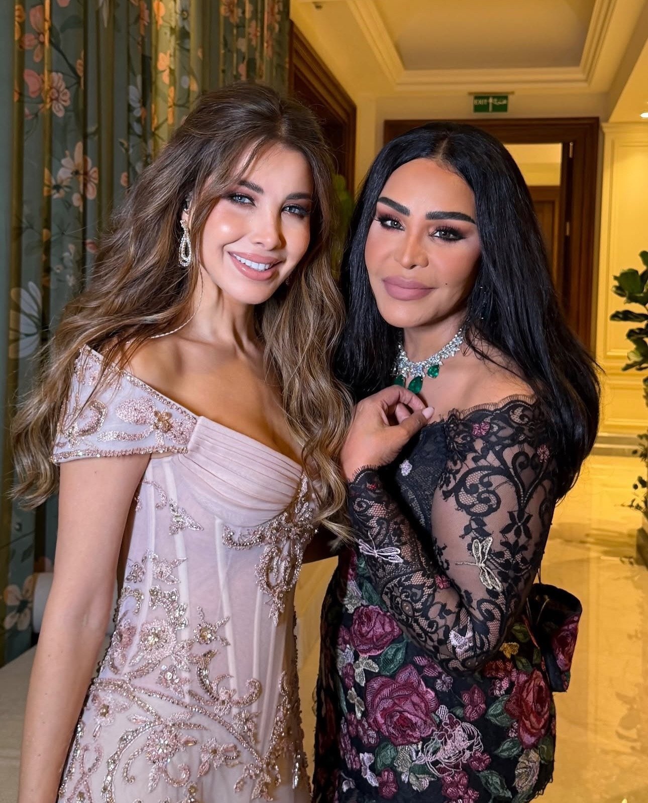 لقاء عفوي يجمع نانسي عجرم بأحلام في الكويت ..صور
