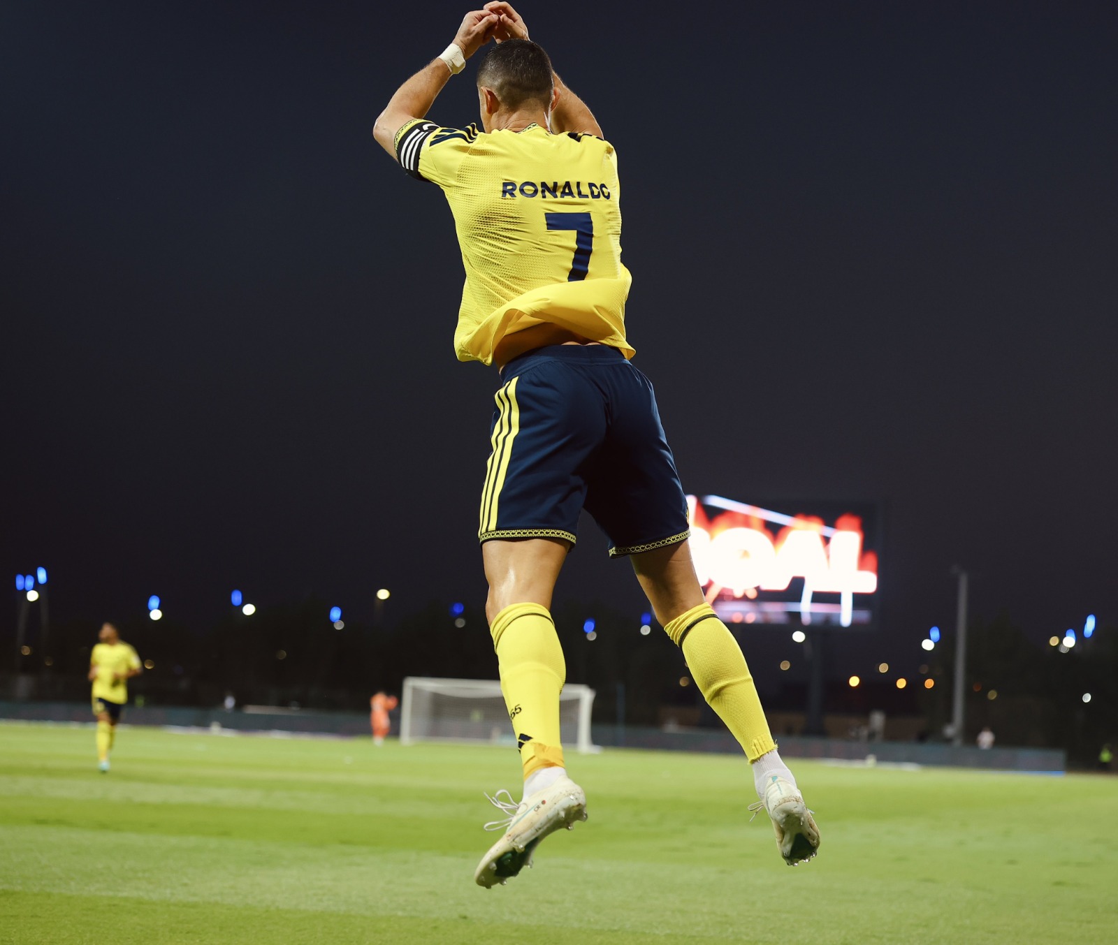 النصر يحسم مواجهة الفيصلي بثلاثية