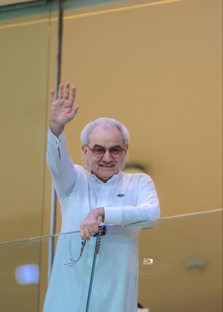 الأمير الوليد يتواجد في المملكة أرينا لمساندة الهلال