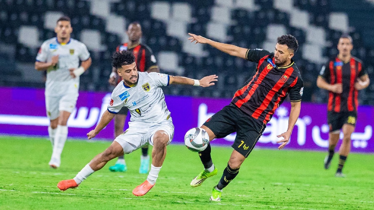الرياض يهزم التعاون بثنائية