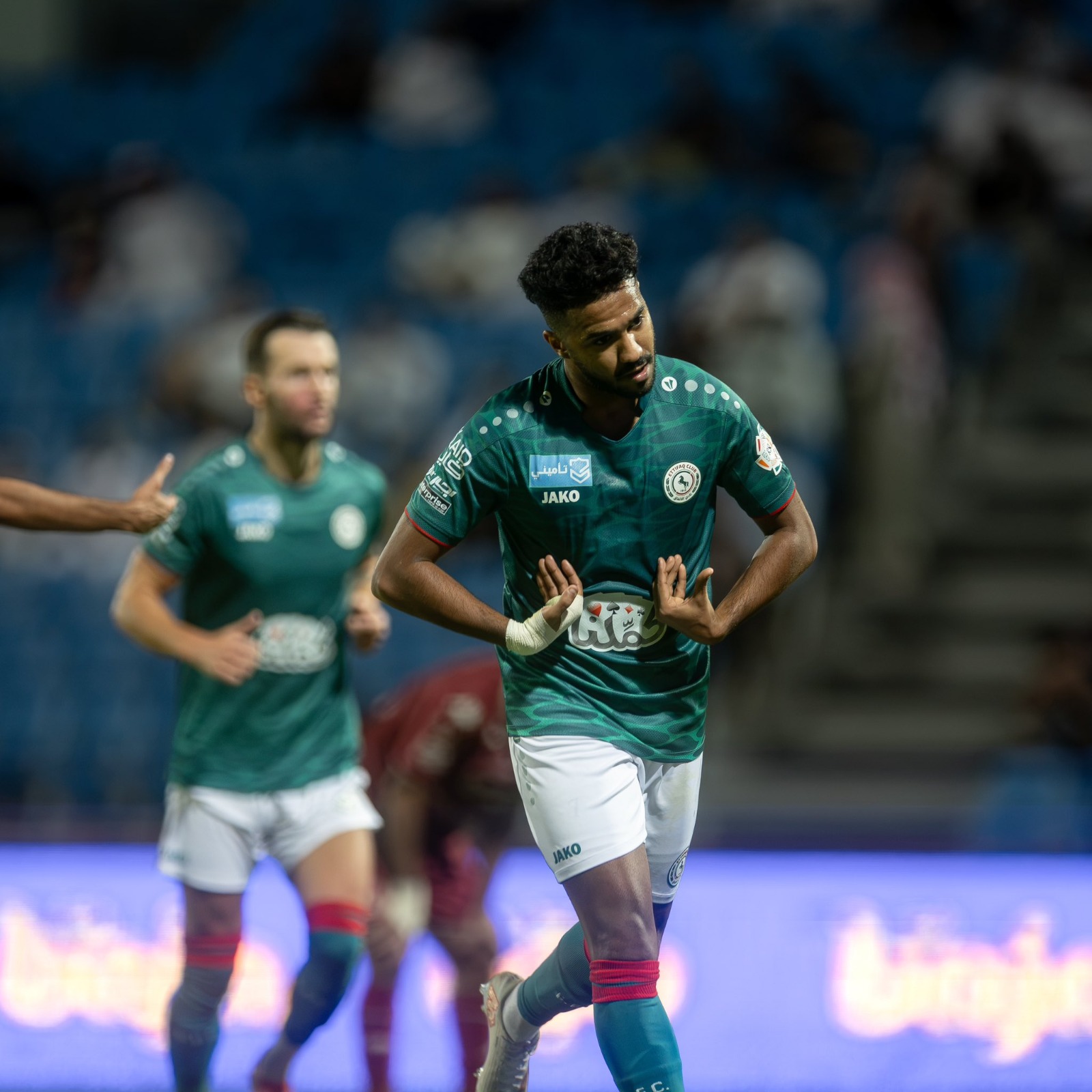 الغنام يقود الاتفاق للفوز على الخلود بثلاثية ..فيديو