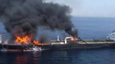 الحرس الثوري يعلن انفجار ناقلة نفط إثر اصطدامها بلغم بمضيق هرمز