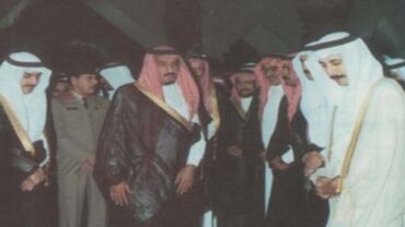 صورة تاريخية للملك سلمان خلال افتتاحه جامع الملك فهد