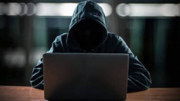 القبض على شخص ارتكب 60 واقعة احتيال كبرى في سلطنة عمان