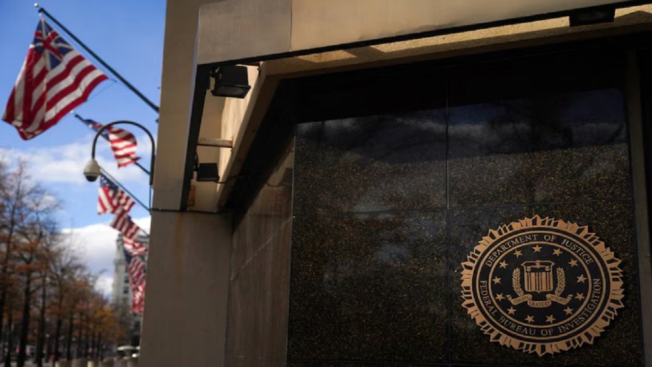 زلزال أمني في “FBI”.. مراهق أردني يقتحم حصون الاستخبارات الأمريكية ويسرب أسرار عملاء واشنطن! 