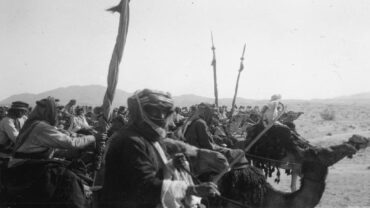 صور تاريخية نادرة تعود لعام 1917 لرجال “العقيلات”