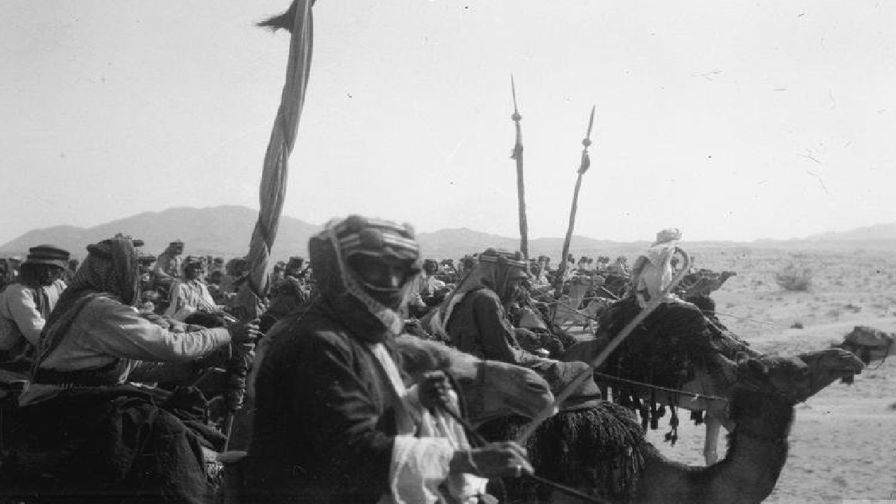صور تاريخية نادرة تعود لعام 1917 لرجال “العقيلات”