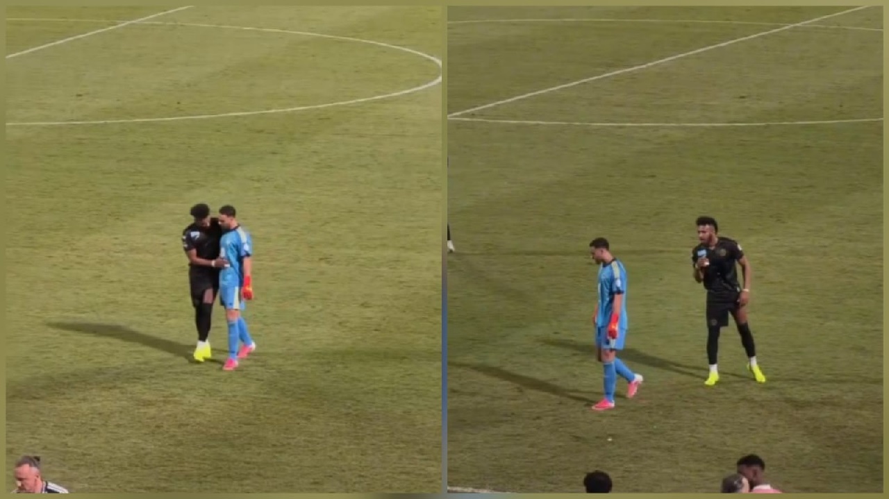 البليهي يواسي الصانبي عقب طرده في لقاء الأهلي والشباب .. فيديو