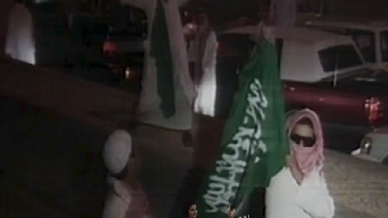 لقطات لفرحة مواطنين في الشوارع بالتأهل لكأس العالم قبل 32 عاما.. فيديو
