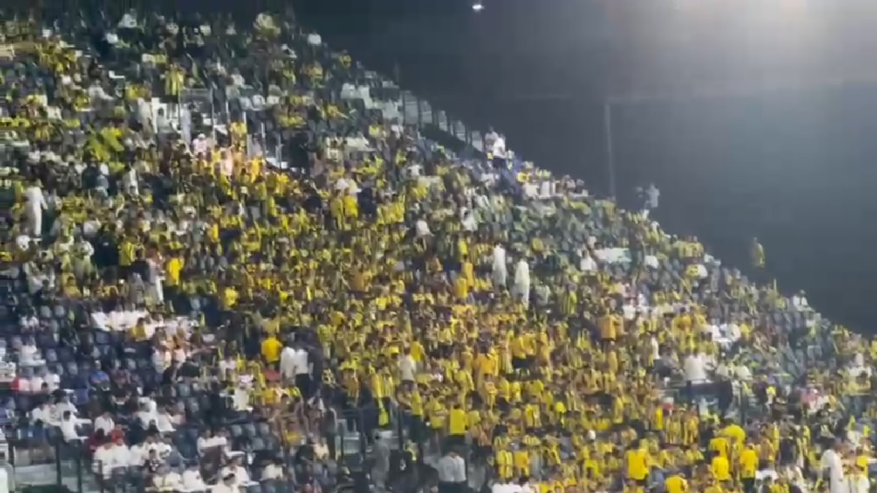 حضور استثنائي للكورفا جولد وجماهير الاتحاد بمدرجات المملكة أرينا .. فيديو
