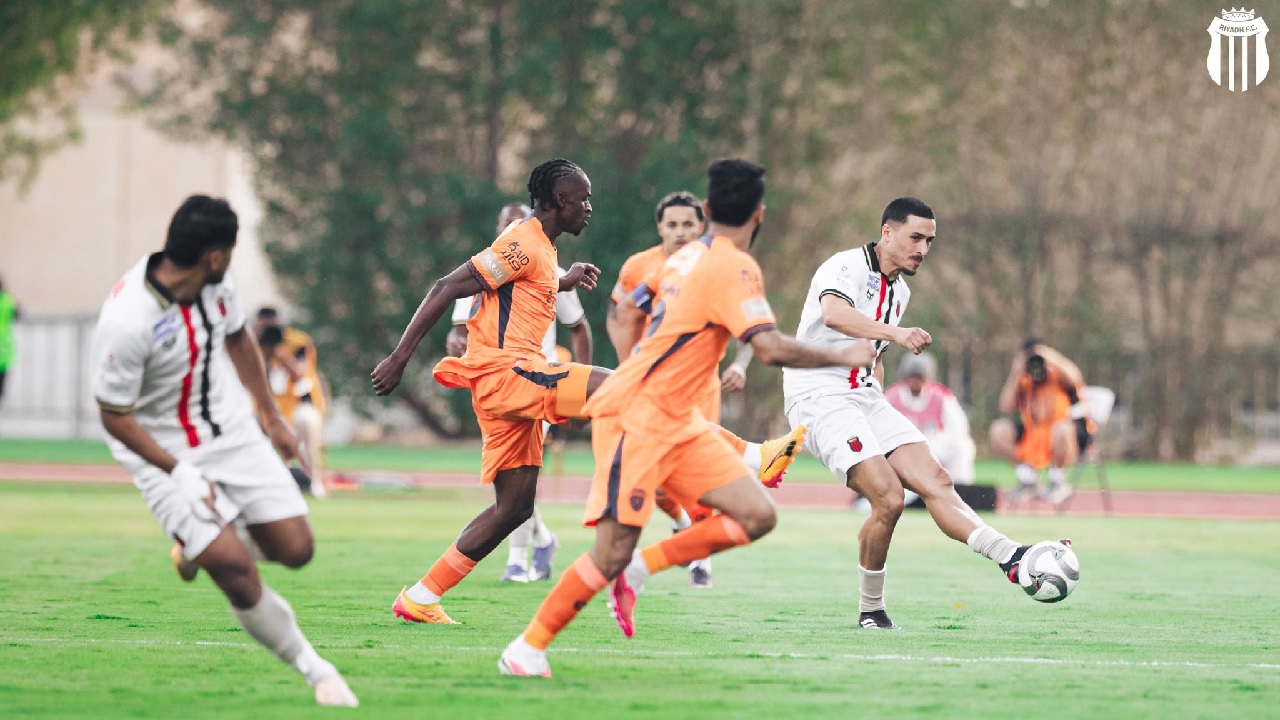 الرياض ينتزع تعادلاً قاتلاً أمام الفيحاء