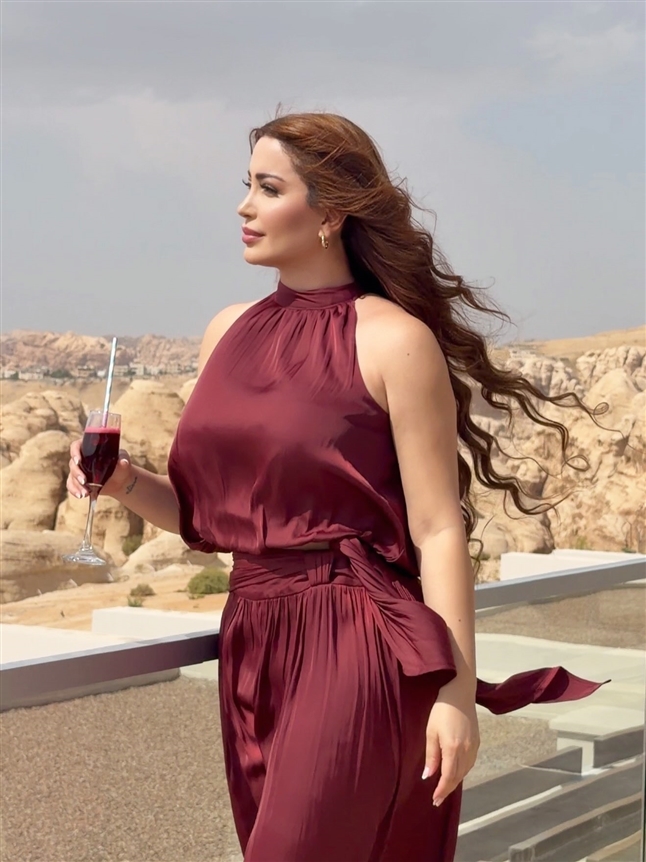 نسرين طافش تستعرض رحلتها في البتراء.. صور