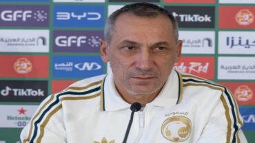 من الشكوك إلى منصات التتويج.. الإعلام اليوناني يحتفي بالمدرب جورجيوس دونيس بعد قيادة المنتخب للقب “خليجي 27”