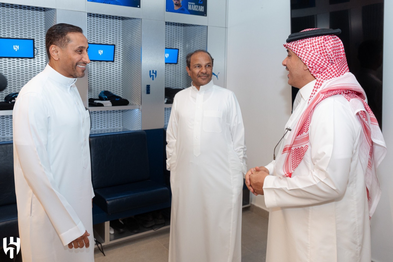 يوسف الثنيان وسامي الجابر يزوران مقر تدريبات الهلال الجديد ..صور