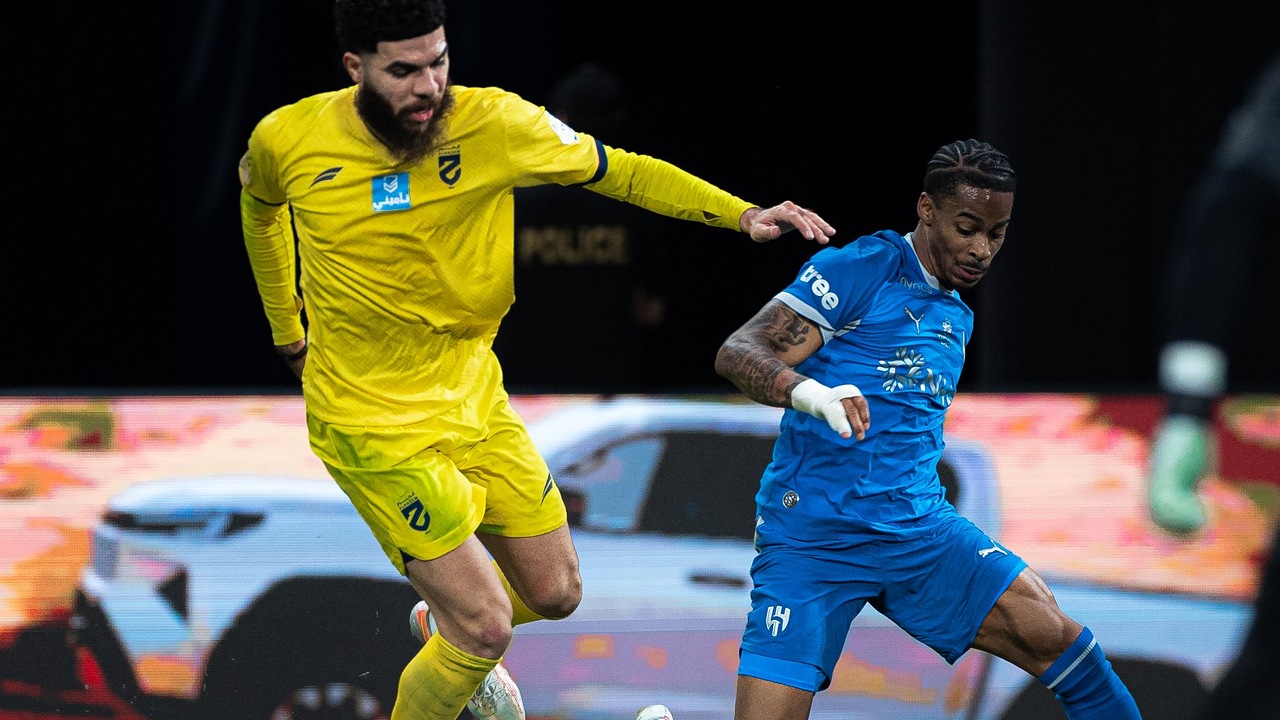 الهلال يحسم مواجهة الحزم بهدف قاتل
