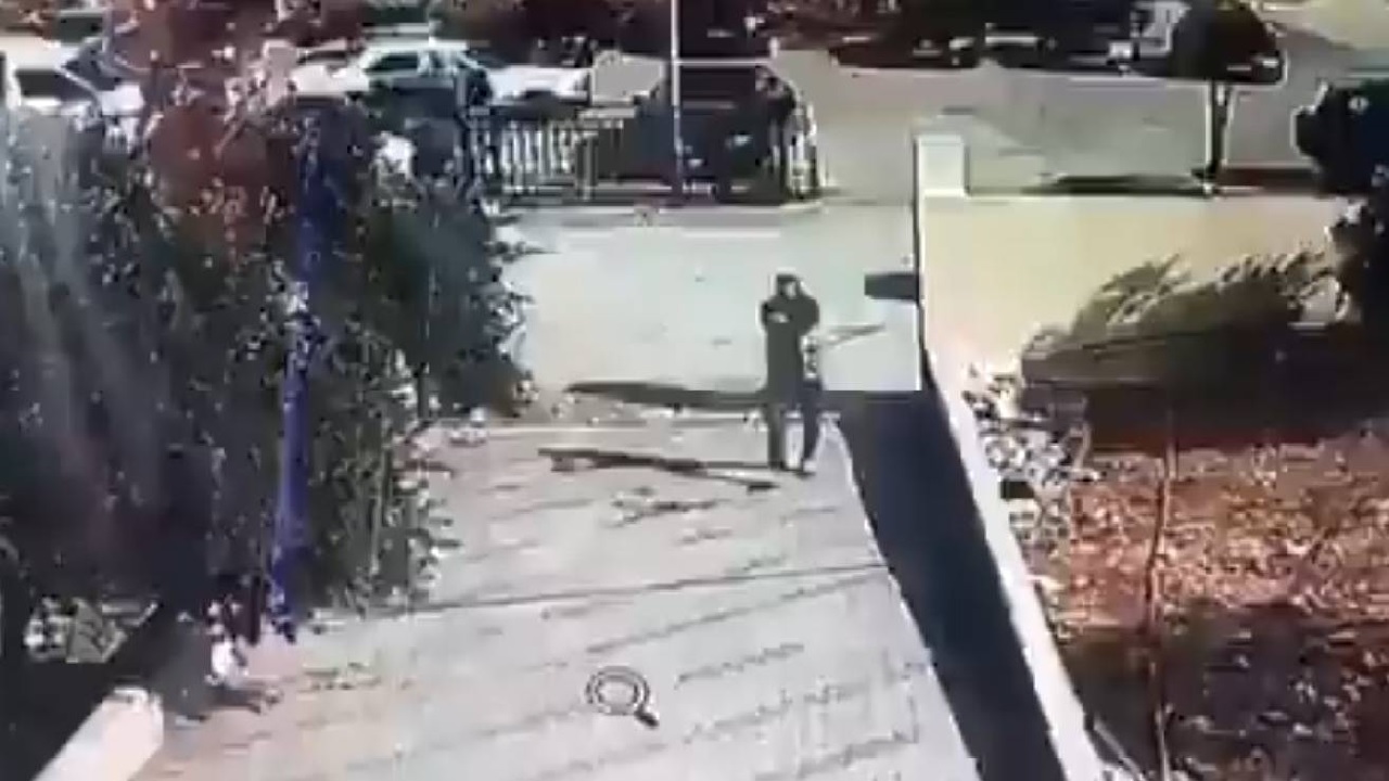 كاميرات المراقبة توثق لحظة الهجوم المسلح على كنيسة بجنوبي الأردن ..فيديو