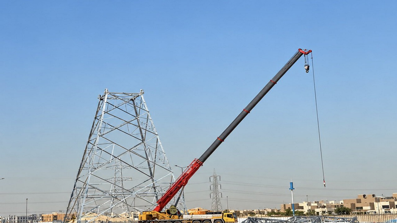 إزالة أجهزة أبراج الكهرباء تمهيداً لتطوير الجسر المعلق بالرياض وسحق الاختناقات المروية.. صور