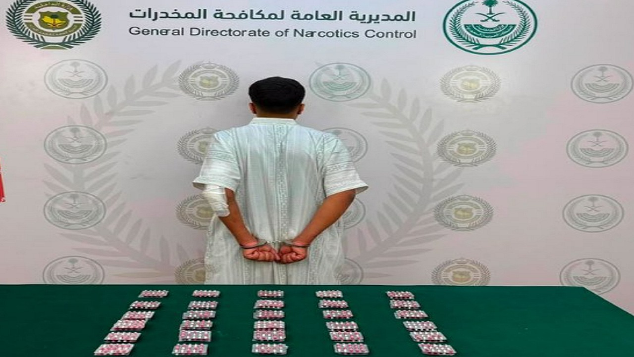 ضبط مواطن يروج أقراصاً خاضعة لتنظيم التداول الطبي في المدينة المنورة