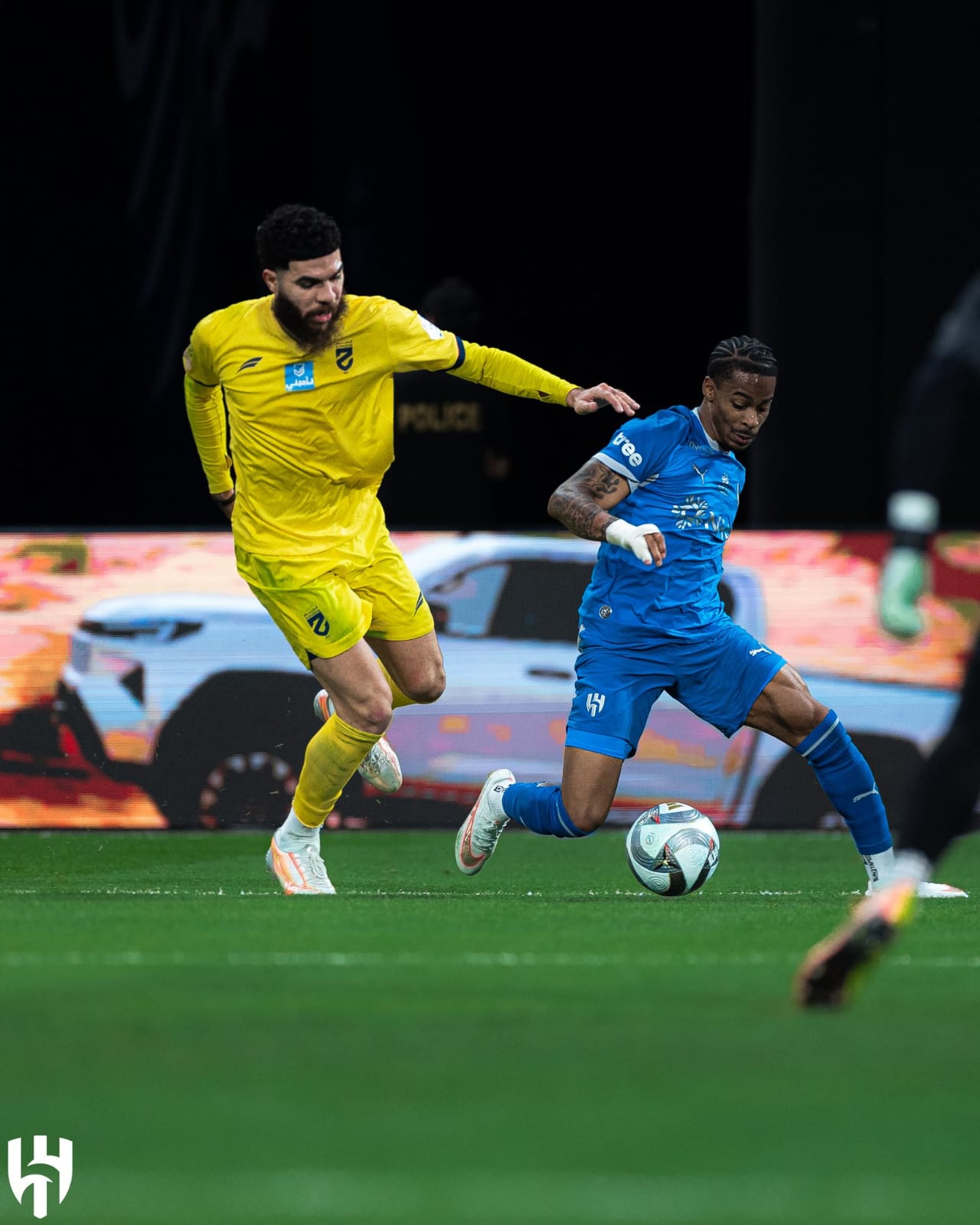 الهلال يحسم مواجهة الحزم بهدف قاتل