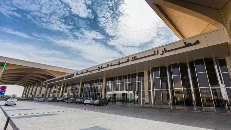ارتفاع ضحايا الاعتداء على مطار الملك فهد إلى حالتي وفاة و8 إصابات