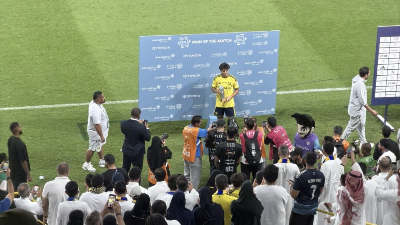 جواو فيليكس يحصد جائزة أفضل لاعب بمباراة النصر ونيوم