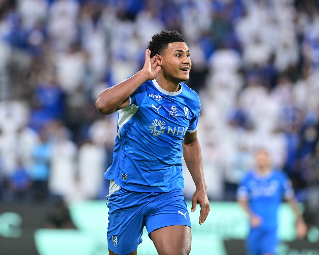 الهلال يحسم الكلاسيكو بثلاثية في مرمى العميد..صور