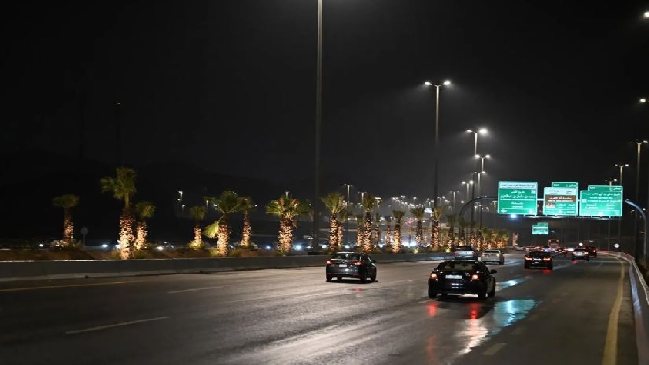 أمطار رعدية تضرب مكة وتحذيرات من السيول