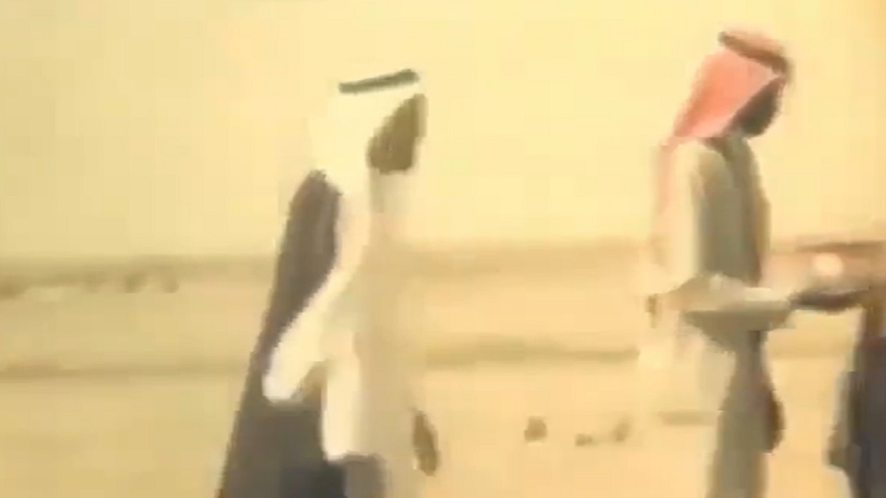 في رحاب الماضي الجميل.. رحلة برية نادرة للملك خالد بن عبدالعزيز عام 1395هـ.. فيديو