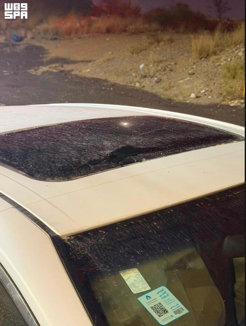 سقوط شظايا اعتراض صاروخ باليستي في أحد رفيدة وإصابة مقيم..صور