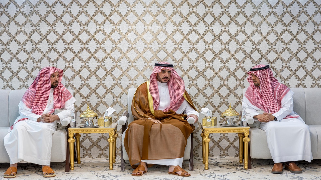 أمير الجوف يعزّي في وفاة معرّف عشيرة اليمنه من ولد سليمان..صور