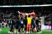 العويس على الأعناق.. لاعبو الأخضر يحتفلون ببلوغ نهائي خليجي 27..فيديو